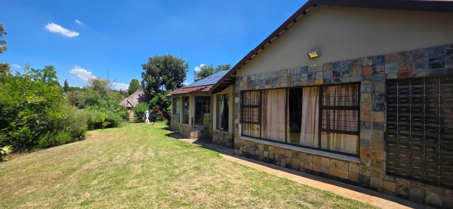 5 Bedroom Property for Sale in Wilkoppies North West